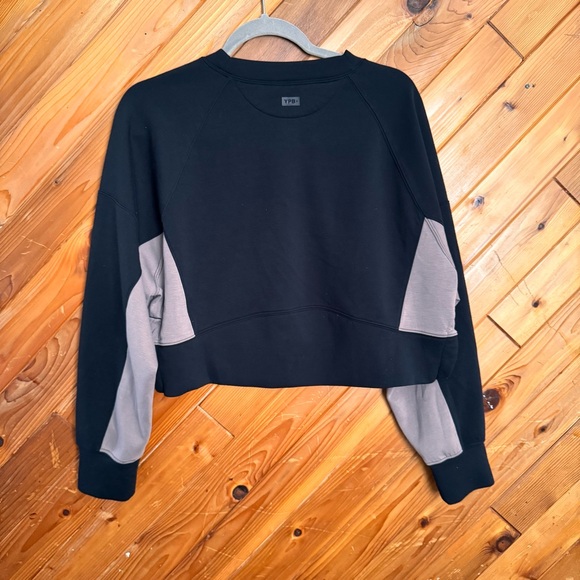 Abercrombie & Fitch YPB Crop Crewneck - Picture 4 of 4